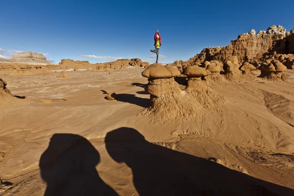 Hiker in the desert. — Stock Photo, Image