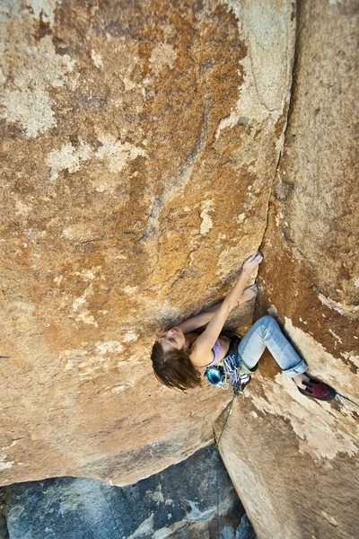 Female rock climber. — Stock Photo, Image