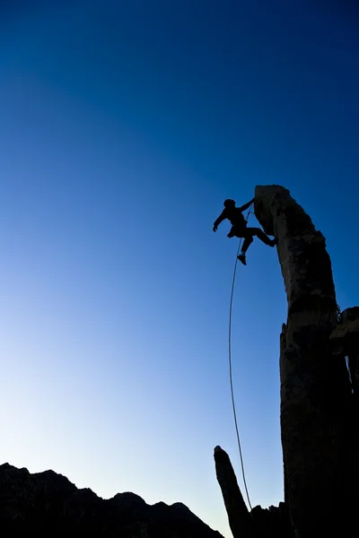 Climber dangling from a pinnacle. — Stock Photo, Image
