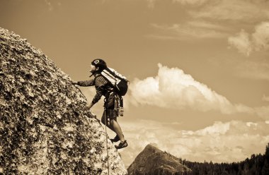genç çocuk kaya tırmanışı.