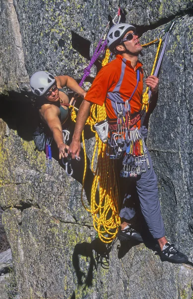 Team of climbers reaching the summit. — Stock Photo, Image