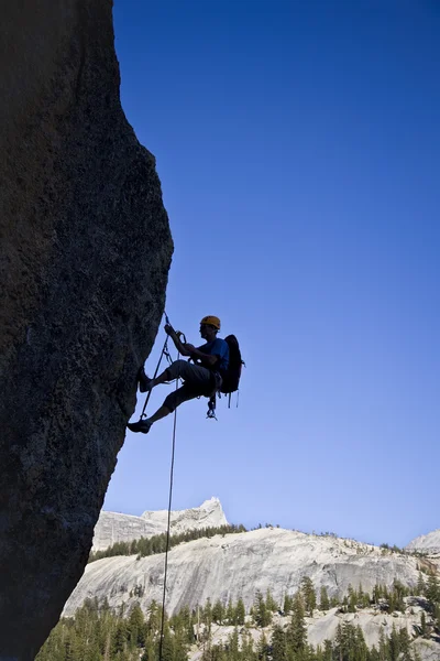 Horolezec z útesu. — Stock fotografie