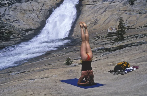 Yoga Huvudstående. — Stockfoto