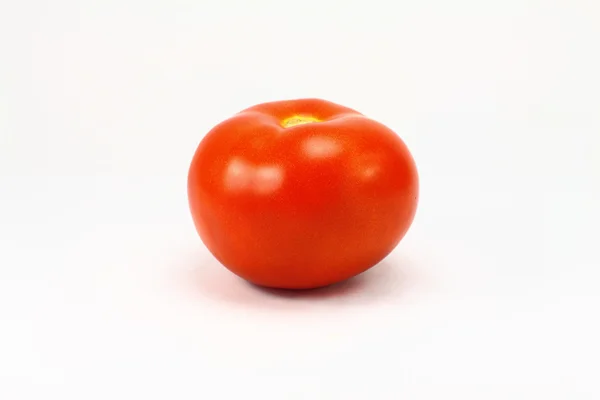 Tomate isolado sobre fundo branco — Fotografia de Stock