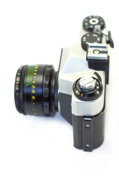 Vecchia fotocamera isolata su uno sfondo bianco — Foto Stock