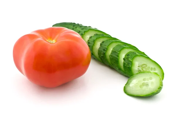 Gesneden komkommer en tomaat — Stockfoto