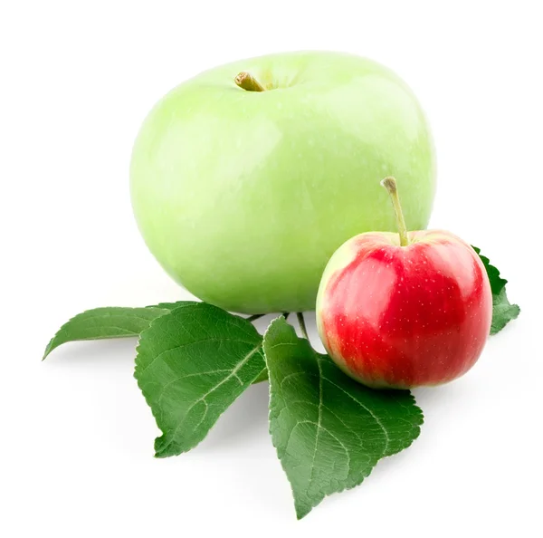 Manzana verde con hojas y manzana roja pequeña —  Fotos de Stock