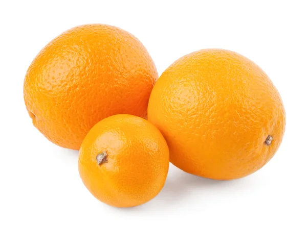 Zwei Orangen und Mandarine — Stockfoto