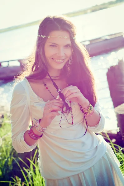 Ler hippie flicka — Stockfoto