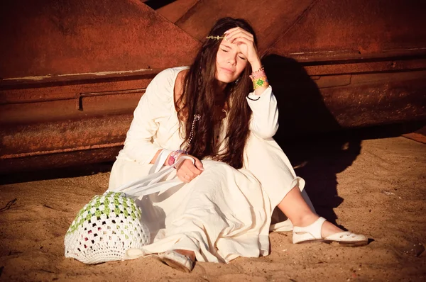 Hippi kız dinlenme — Stok fotoğraf