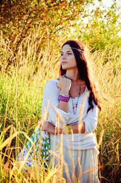 Hippie meisje dromen. — Stockfoto