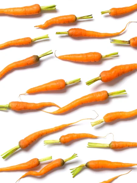 Baby wortelen op wit — Stockfoto