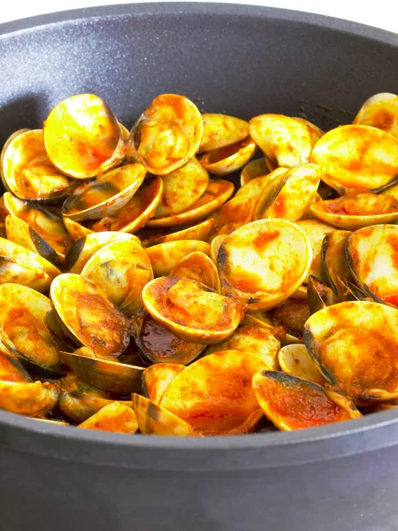 Pan of chili clams — Stock Photo, Image