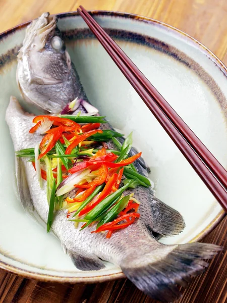 Asiatiska ångkokt fisk — Stockfoto