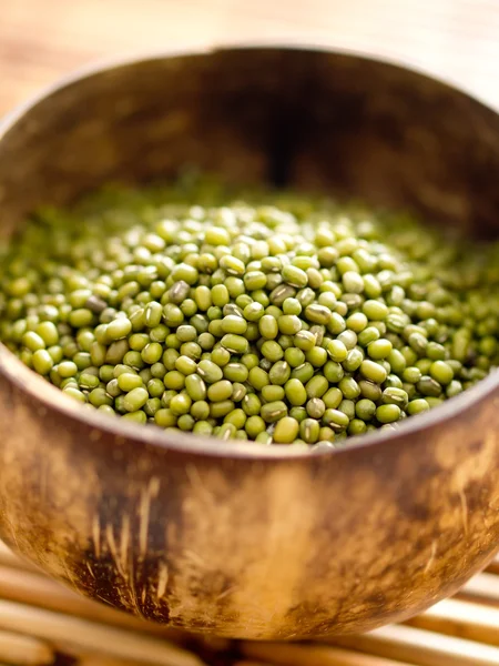 Miska zelených Mungo fazole — Stock fotografie