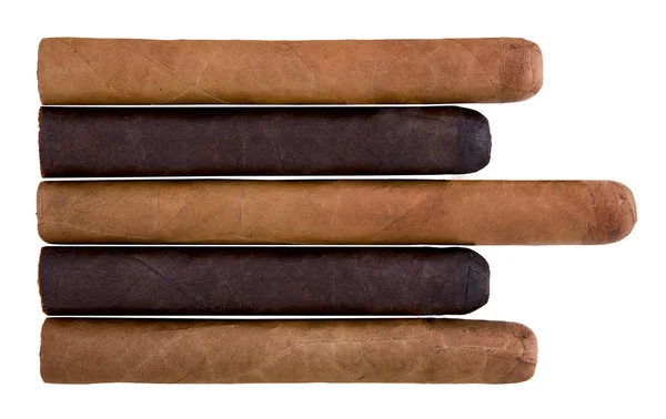 Fünf Zigarren auf weißem Hintergrund. — Stockfoto