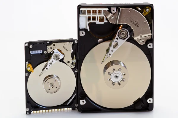 Comparison of the size of an open 2.5 and 3.5 disk drive — Stock Photo, Image