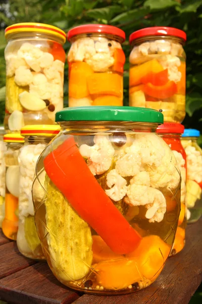 Pickles in de pot — Stockfoto