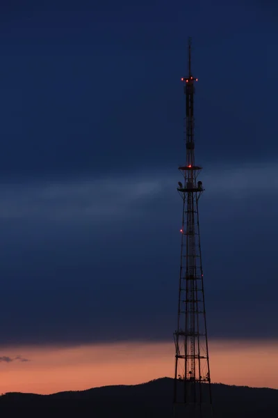 TV toren 's nachts — Stockfoto