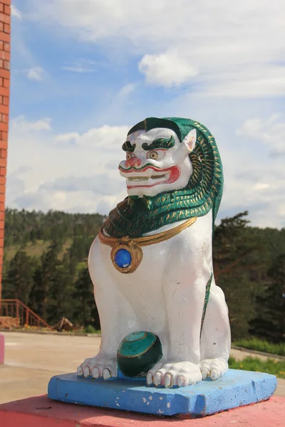 Sculpture of a lion-guard — Stock Photo, Image