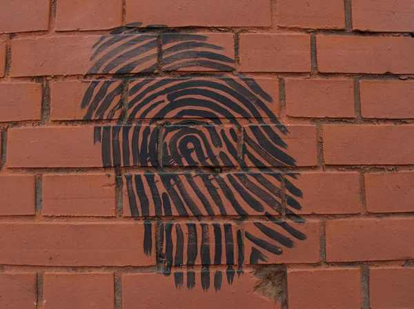 Graffiti "Impressão digital" em uma parede de tijolo — Fotografia de Stock