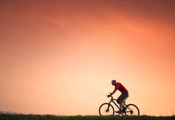 Mann extrem biken — Stockfoto