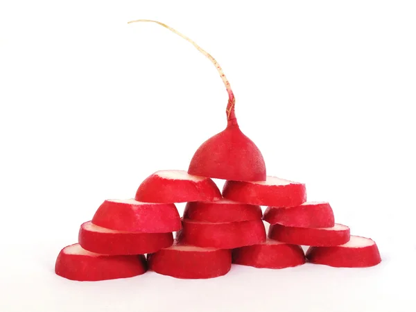 Cut red radish built as a pyramid. Нарезанная редиска. — Stock Photo, Image