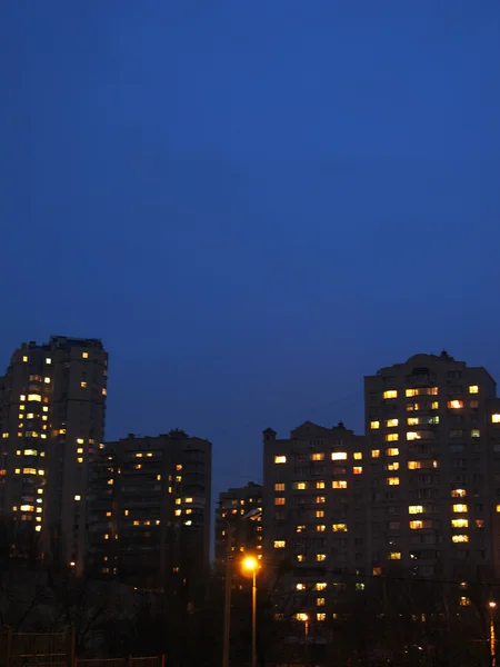 夕方の都市、ライト — ストック写真