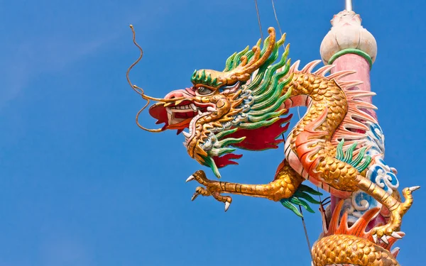 Golden dragon pillar — Stock Photo, Image
