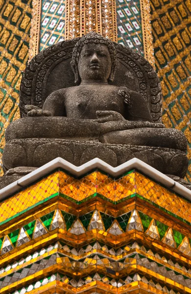 Černá socha Buddhy v chrámu smaragdového Budhy — Stock fotografie