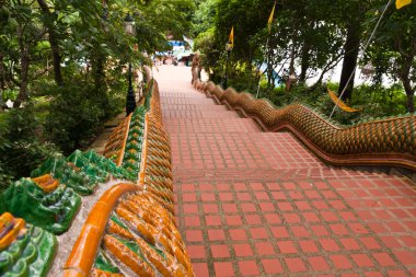 wat pathat DOI suthep, naga merdivenlerden aşağı yol eğik