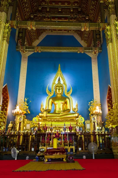 Estatua de Buda Chinarat vertical — Foto de Stock