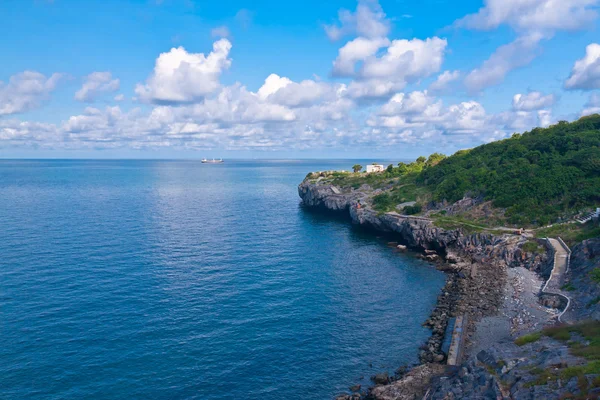Vackra kust och blå himmel i thailand utrymme på vänster — Stockfoto