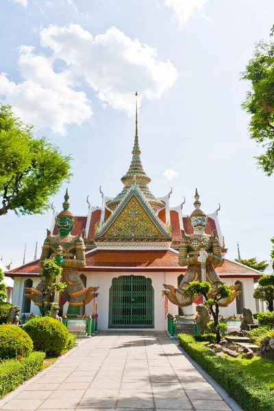 Camino a la Iglesia de Wat Arun —  Fotos de Stock