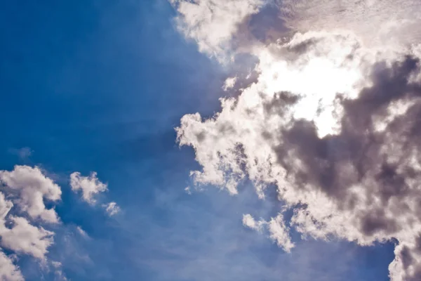 Raio de sol entre nuvens — Fotografia de Stock