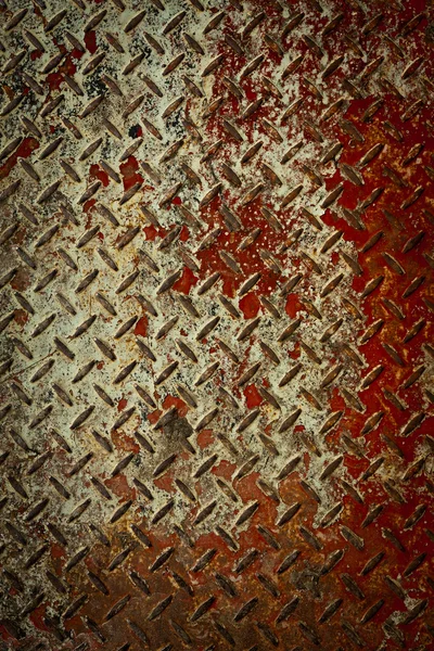 Roestige rood en wit metalen plaat textuur verticale — Stockfoto