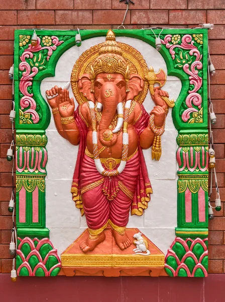 Standing ganesh concrete carving — Stock Photo, Image