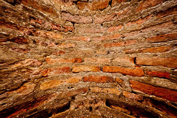 Gamle mursten væg høj kontrast blast ud baggrund - Stock-foto