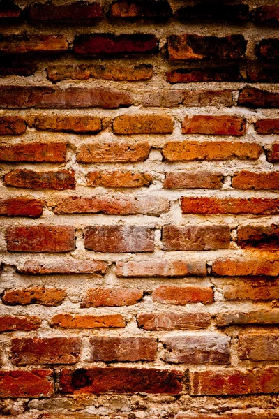Mur en brique très sale vertical contraste élevé — Photo