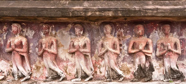 Ruin Buddha images on wall — Stock Photo, Image