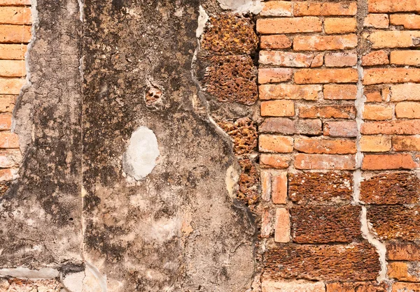 Ruïne en oude bakstenen muur — Stockfoto