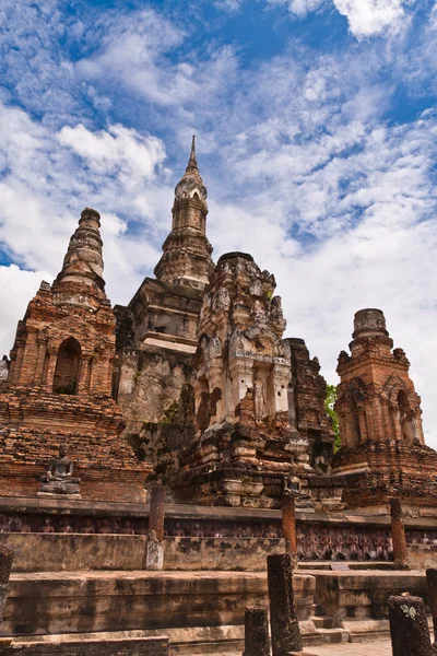 Ruin pagodas in sukhothai tiled right — Stock Photo, Image
