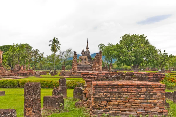 Overall of ruin temple in sukhothai — Stock Photo, Image