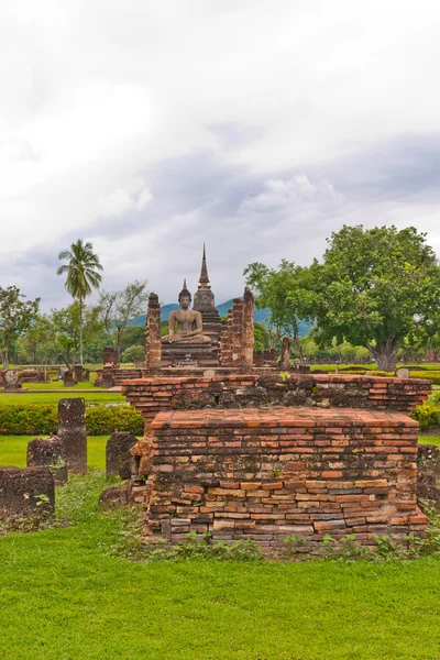 Overall of wat mahatat in sukhothai vertical — Stock Photo, Image