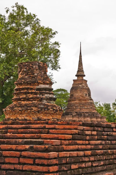 Δύο από τις παγόδες sukhothai — Φωτογραφία Αρχείου