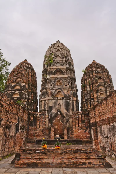 Uppsättning av tre pagoder i sukhothai vertikala — Stockfoto