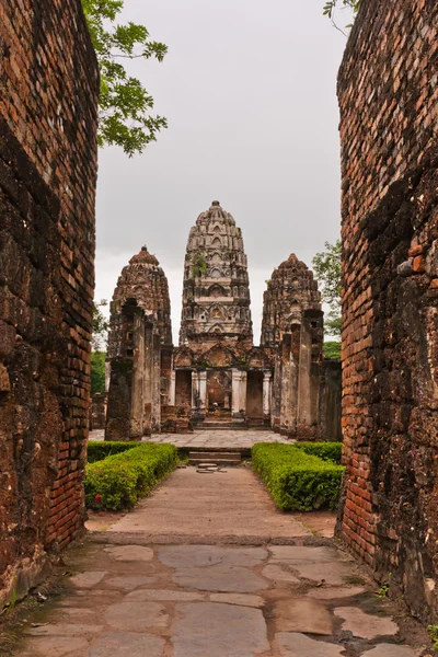 Zestaw trzech pagody od ściany w sukhothai — Zdjęcie stockowe