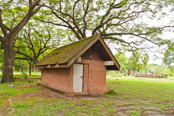Brick hut in park tilted — Stock Photo, Image