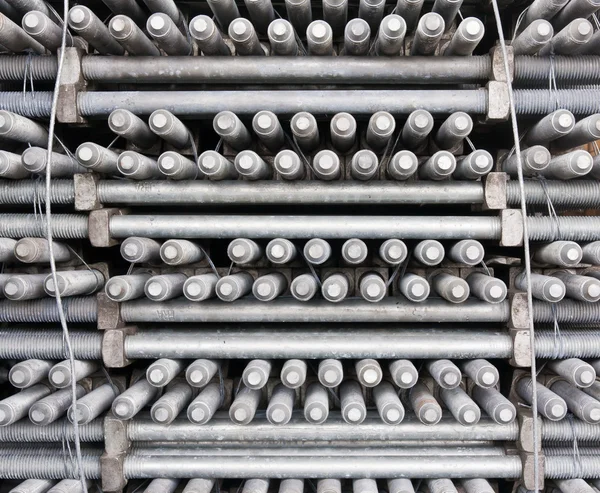 Muitas camadas de parafusos de máquina verticais — Fotografia de Stock