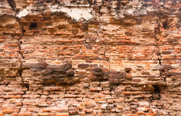 Rachado e ruína parede de tijolo — Fotografia de Stock